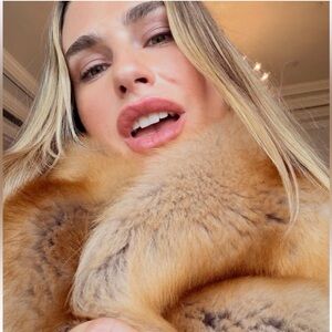 Genuine Fox Fur Coat
Beautiful Reddish Brown - Women’s size Medium